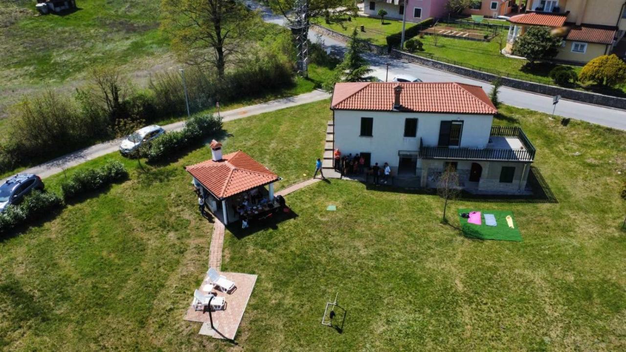 Villa Zwei Zedern Pićan Exterior foto