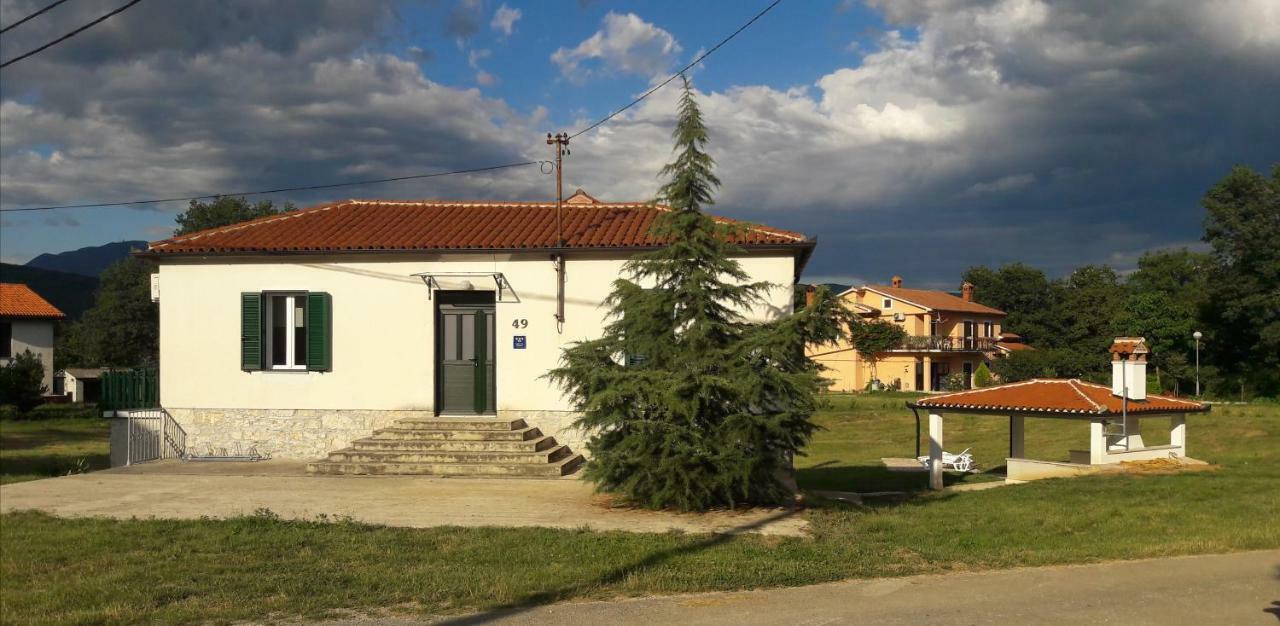 Villa Zwei Zedern Pićan Exterior foto